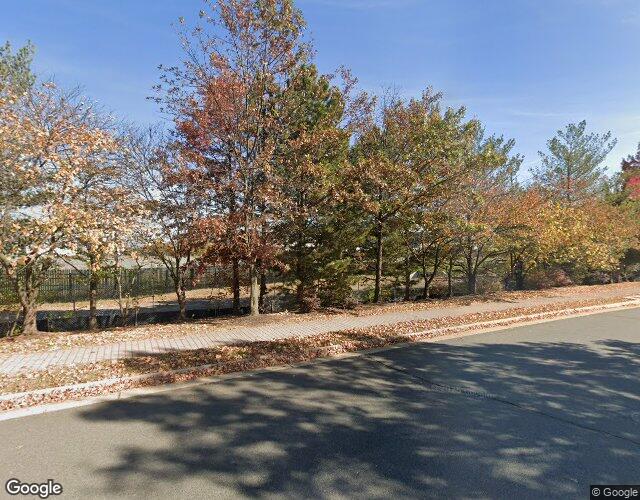 Amazon IAD-215 (Gigabit Plaza), a photo of the site